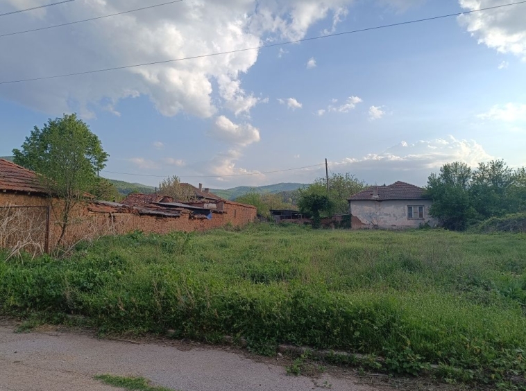 Парцел в с. Малко градище, Област Хасково - 731 кв.м за 9 €/кв.м - Снимка #1