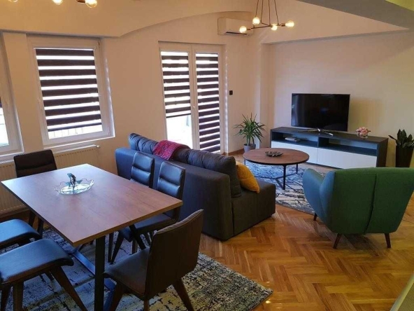 Дава се под наем Тристаен апартамент в Пловдив, Кършияка - 86 кв.м за 311.1 € - Снимка #1