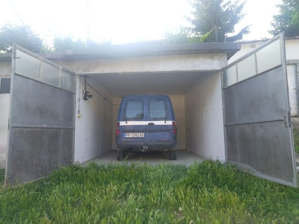 Дава се под наем Гараж / Паркомясто в Разград, Абритус - 16 кв.м за 79.56 € - Снимка #1