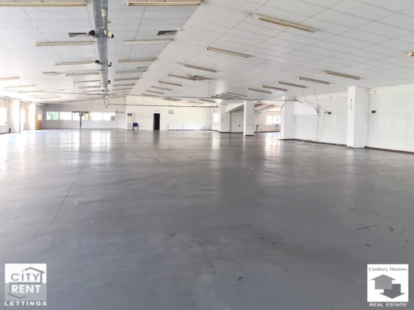 Дава се под наем Промишлена сграда в Лясковец - 1900 кв.м за 4887.33 € - Снимка #1