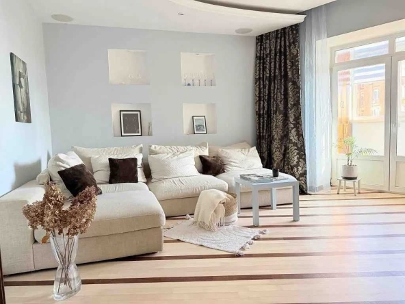 Дава се под наем Тристаен апартамент в София, Зона Б-18 - 90 кв.м за 897.6 € - Снимка #1