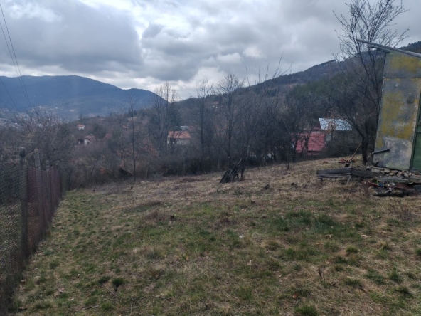 Парцел в Своге - 1000 кв.м за 9 €/кв.м - Снимка #1