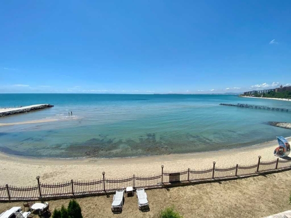 Двустаен апартамент в к.к. Елените - 65 кв.м за 1138 €/кв.м - Снимка #1