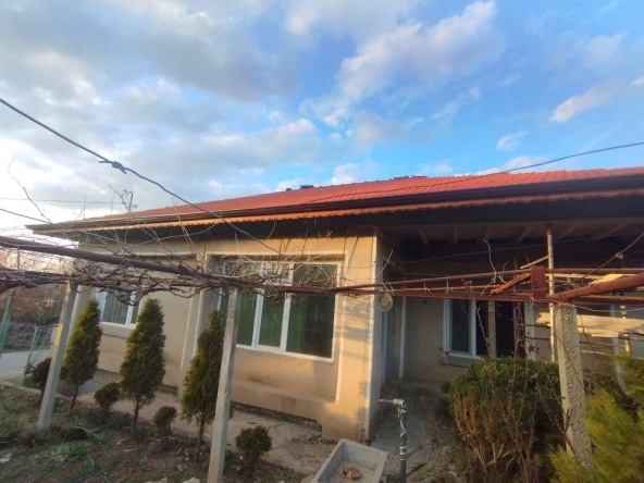 Къща в с. Медовина, Област Търговище - 100 кв.м за 750 €/кв.м - Снимка #1