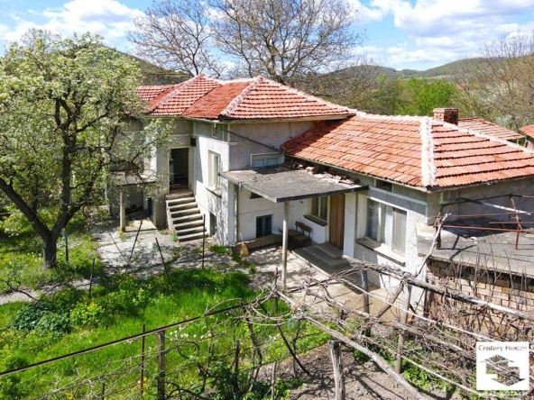 Къща в с. Петко Славейков, Област Габрово - 150 кв.м за 133 €/кв.м - Снимка #1