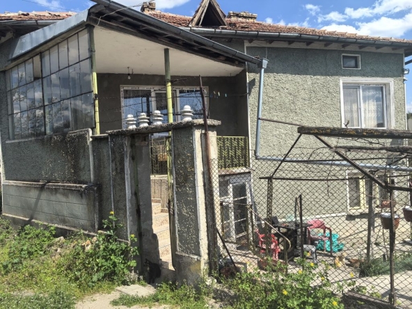 Къща в с. Стоян Михайловски, Област Шумен - 250 кв.м за 82 €/кв.м - Снимка #1