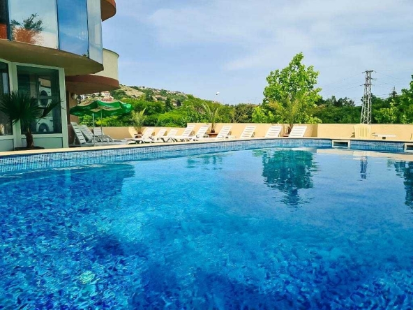 Хотел в Балчик - 2000 кв.м за 230 €/кв.м - Снимка #1
