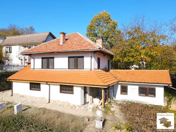 Къща в с. Костенковци, Област Габрово - 240 кв.м за 202 €/кв.м - Снимка #1
