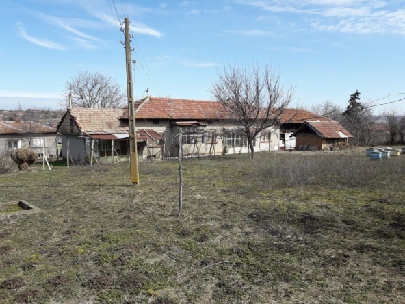 Къща в с. Хаджидимитрово, Област Велико Търново - 1000 кв.м за 3 €/кв.м - Снимка #1
