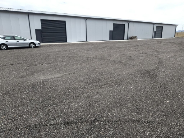 Дава се под наем Склад в Ямбол, Златен рог - 470 кв.м за 1377 € - Снимка #1