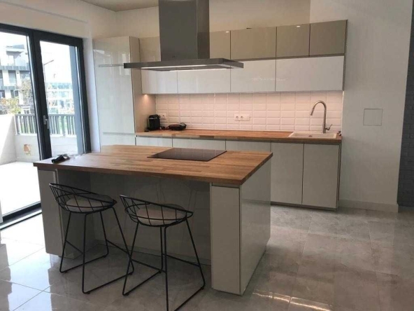 Дава се под наем Къща в София, Малинова долина - 211 кв.м за 2040 € - Снимка #1