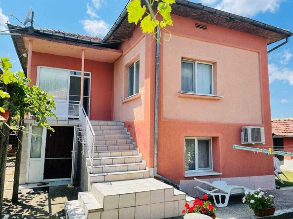 Къща в Търговище, Вилна зона - 240 кв.м за 213 €/кв.м - Снимка #1