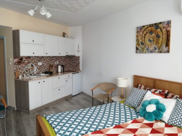 Дава се под наем Едностаен апартамент в Варна, м-т Евксиноград - 40 кв.м за 295.8 € - Снимка #1