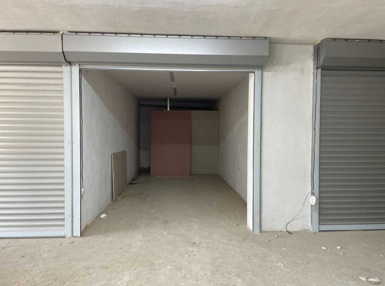 Гараж / Паркомясто в Шумен, Басейна - 19 кв.м за 1074 €/кв.м - Снимка #1