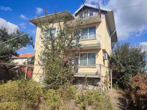 Къща в Генерал Тошево - 240 кв.м за 459 €/кв.м - Снимка #1