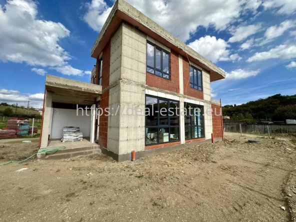 Къща в с. Изгрев, Област Благоевград - 200 кв.м за 1125 €/кв.м - Снимка #1