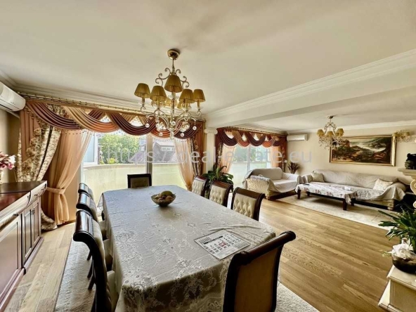 Тристаен апартамент в Благоевград, Широк център - 124 кв.м за 1855 €/кв.м - Снимка #1