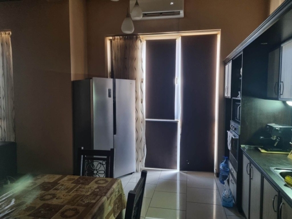 Тристаен апартамент в Шумен, Математическа гимназия - 120 кв.м за 978 €/кв.м - Снимка #1