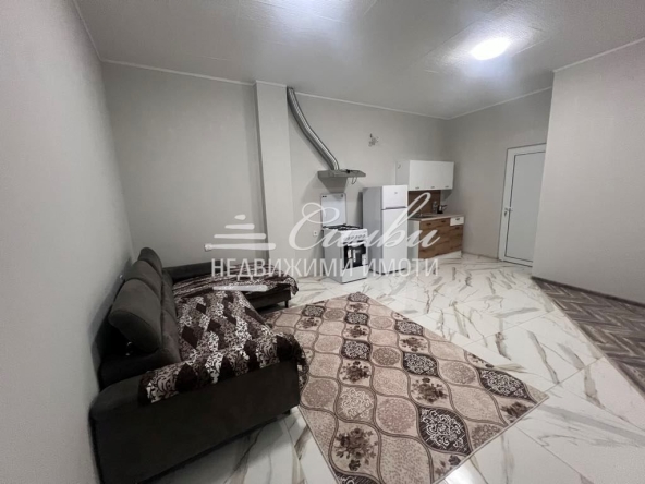 Дава се под наем Тристаен апартамент в Шумен, Военно училище - 86 кв.м за 306 € - Снимка #1