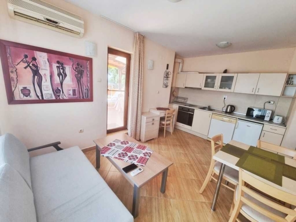 Двустаен апартамент в к.к. Слънчев бряг - 102 кв.м за 588 €/кв.м - Снимка #1