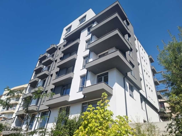 Тристаен апартамент в Благоевград, Освобождение - 90 кв.м за 689 €/кв.м - Снимка #1