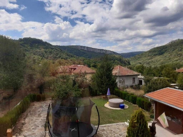 Къща в с. Царева ливада, Област Габрово - 168 кв.м за 1006 €/кв.м - Снимка #1