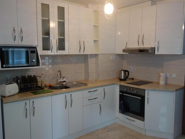 Дава се под наем Двустаен апартамент в Варна, Гръцка махала - 64 кв.м за 700 € - Снимка #1