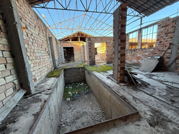 Промишлена сграда в Карлово - 1756 кв.м за 154 €/кв.м - Снимка #1