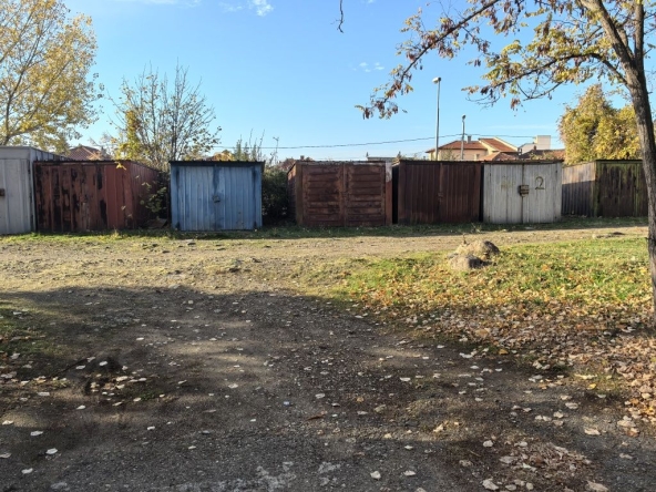 Гараж / Паркомясто в Сливен, Република - 18 кв.м за 85 €/кв.м - Снимка #1
