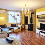 Дава се под наем Тристаен апартамент в Велико Търново, Център - 100 кв.м за 165000 € - Снимка #1