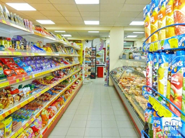 Дава се под наем Магазин в Велико Търново, Зона Б - 200 кв.м за 820 € - Снимка #1