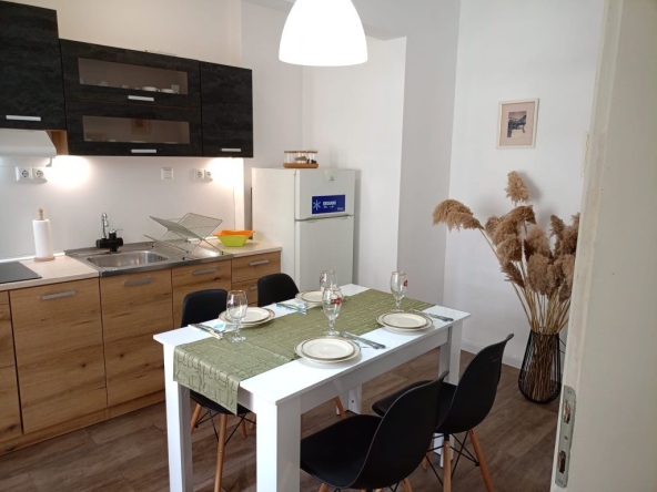 Двустаен апартамент в Варна, Гръцка махала - 70 кв.м за 3558 €/кв.м - Снимка #1