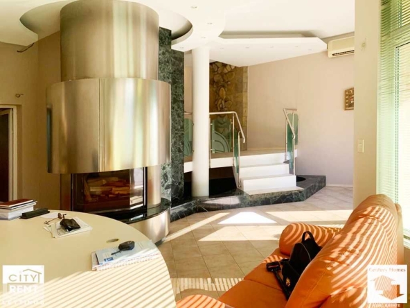 Дава се под наем Офис в Велико Търново, Колю Фичето - 65 кв.м за 500 € - Снимка #1