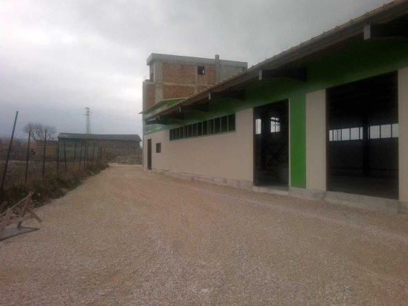 Промишлена сграда в Игнатиево - 900 кв.м за 945 €/кв.м - Снимка #1