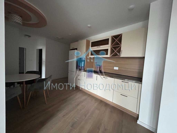 Тристаен апартамент в Шумен, Пазара - 102 кв.м за 1363 €/кв.м - Снимка #1