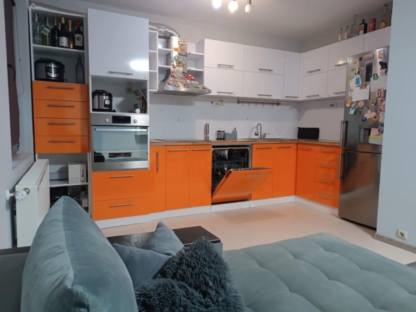 Дава се под наем Етаж от къща в Шумен, Добруджански - 147 кв.м за 408 € - Снимка #1