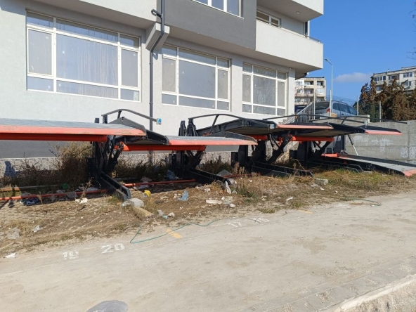 Дава се под наем Гараж / Паркомясто в Варна, Владислав Варненчик - 1 кв.м за 2448 € - Снимка #1