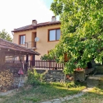 Дава се под наем Къща в с. Пчелище, Област Велико Търново - 150 кв.м за 515 € - Снимка #1