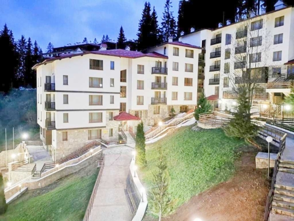 Тристаен апартамент в к.к. Пампорово - 102 кв.м за 589 €/кв.м - Снимка #1