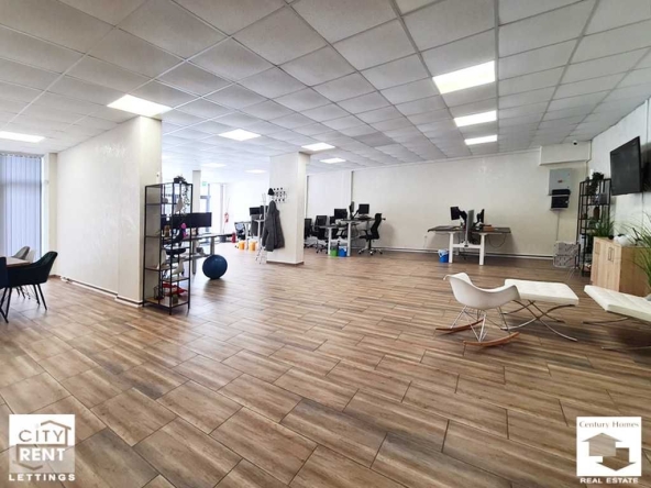 Дава се под наем Магазин в Велико Търново, Колю Фичето - 130 кв.м за 770 € - Снимка #1