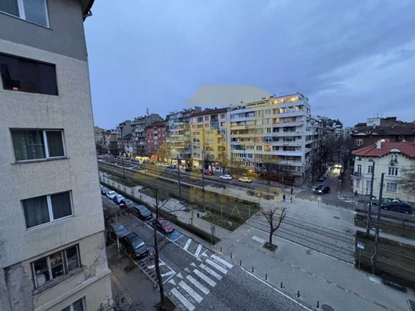 Тристаен апартамент в София, Център - 90 кв.м за 3150 €/кв.м - Снимка #1