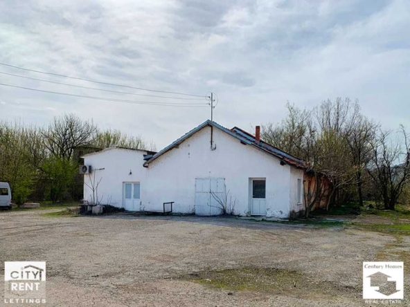 Дава се под наем Склад в с. Първомайци, Област Велико Търново - 200 кв.м за 255 € - Снимка #1