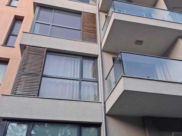 Тристаен апартамент в Варна, Бриз - 100 кв.м за 2900 €/кв.м - Снимка #1