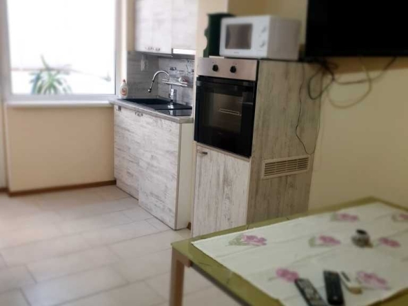Дава се под наем Едностаен апартамент в Варна, Червен площад - 70 кв.м за 393.72 € - Снимка #1