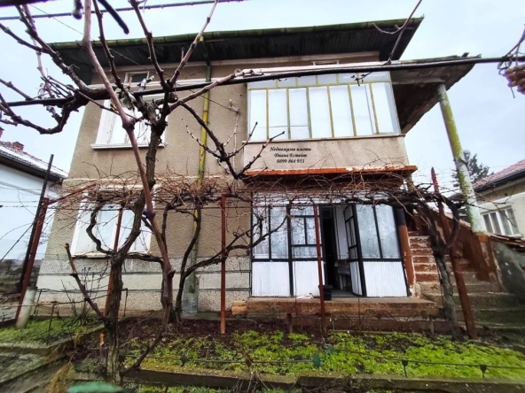 Къща в с. Покрайна, Област Видин - 620 кв.м за 27 €/кв.м - Снимка #1