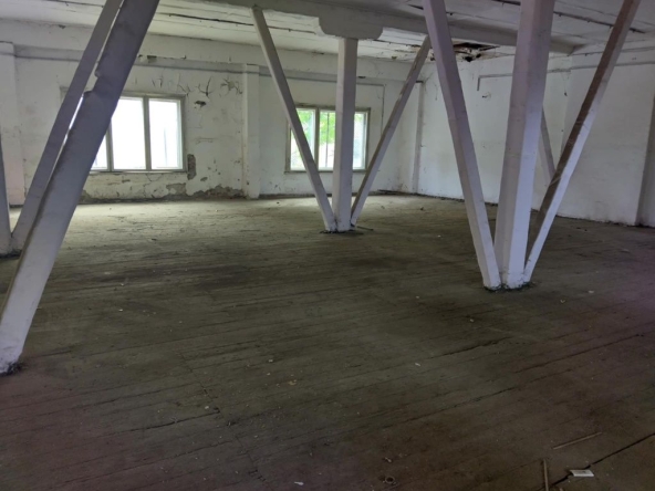 Промишлена сграда в Русе, Долапите - 335 кв.м за 180 €/кв.м - Снимка #1