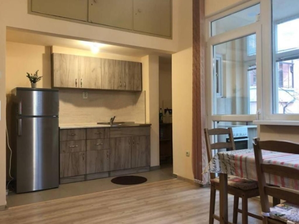 Дава се под наем Тристаен апартамент в Пловдив, Център - 110 кв.м за 490 € - Снимка #1