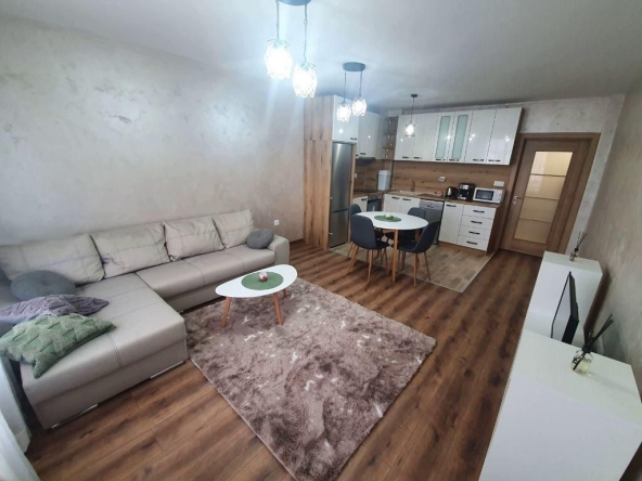 Дава се под наем Двустаен апартамент в Пловдив, Остромила - 65 кв.м за 425 € - Снимка #1