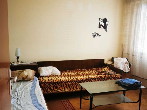 Дава се под наем Тристаен апартамент в Пловдив, Остромила - 81 кв.м за 270.3 € - Снимка #1