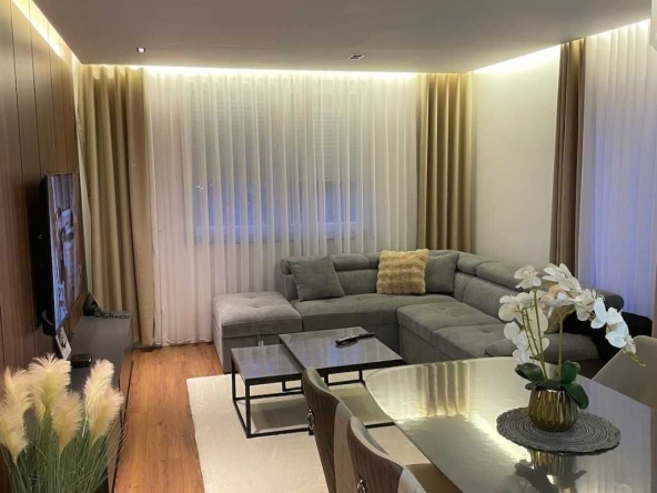 Дава се под наем Двустаен апартамент в София, Изток - 67 кв.м за 525 € - Снимка #1